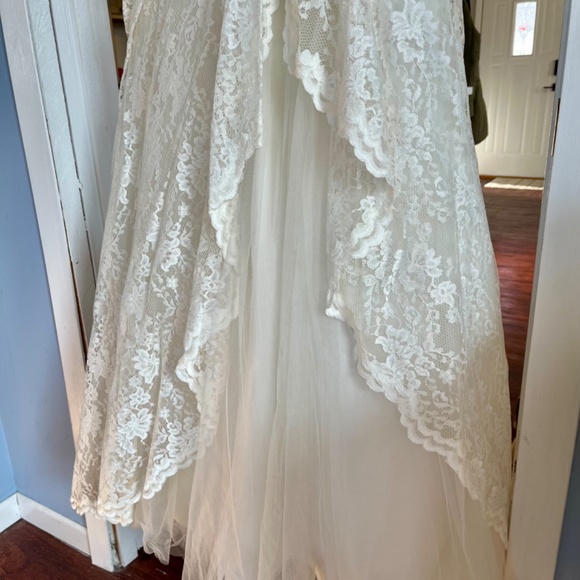 Wedding Dress - Picture 4 of 15